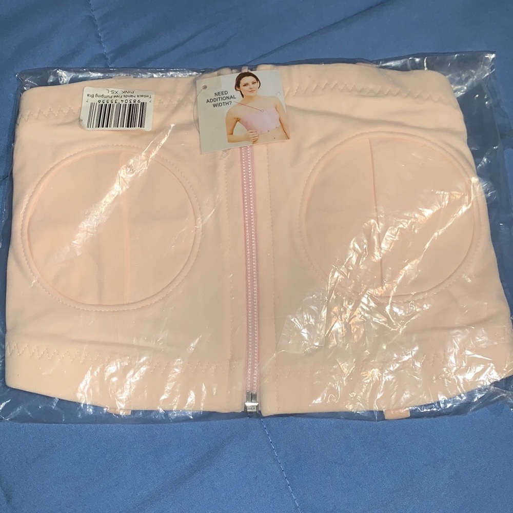 Hands free pumping bra